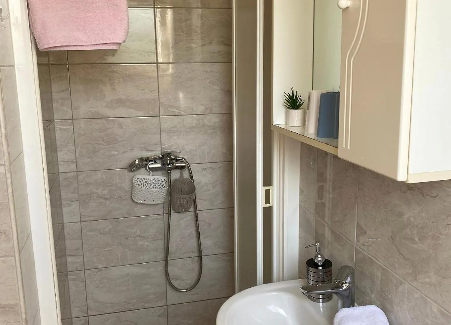 Konukevi Apartments And Rooms With Parking Space Rovinj - 23148 Hırvatistan