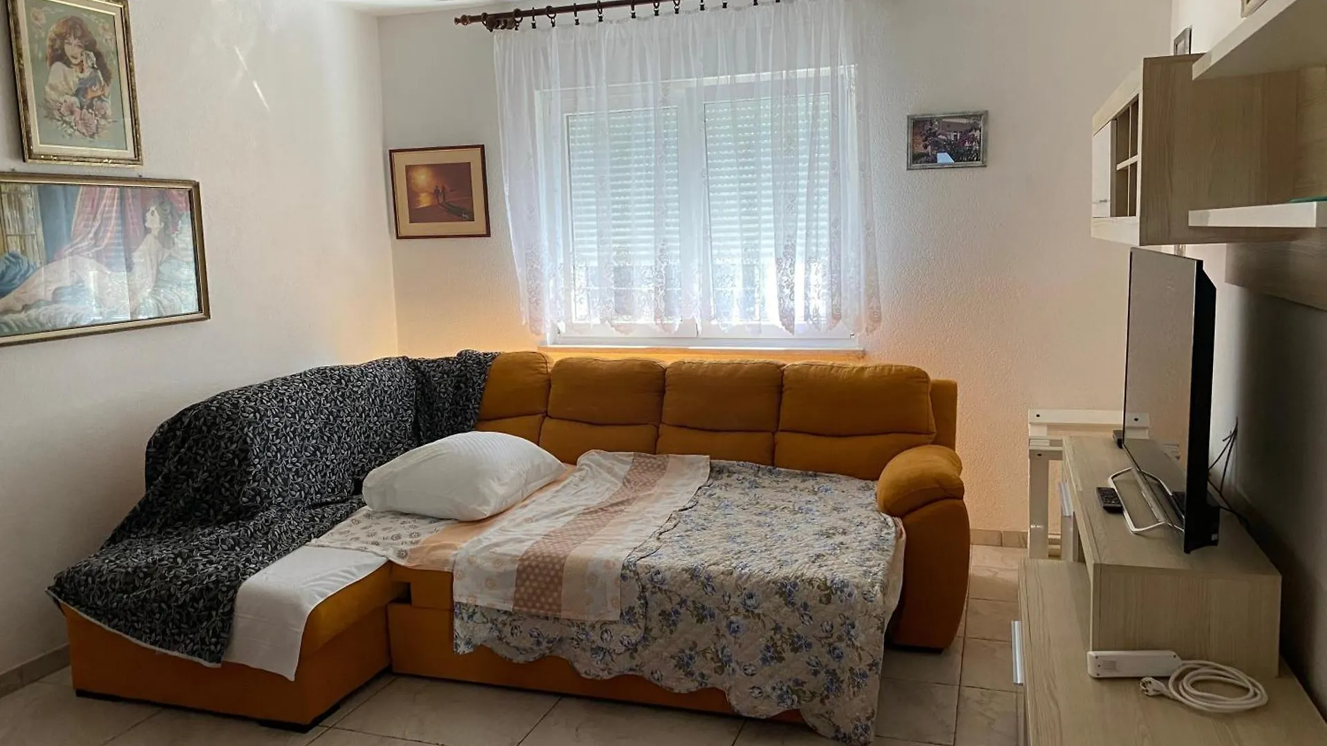 Guest house Apartments And Rooms With Parking Space Rovinj - 23148 Croatia