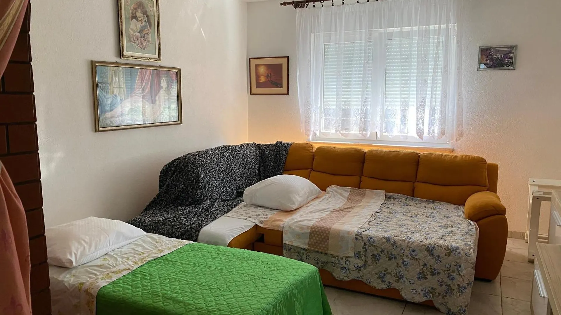 Apartments And Rooms With Parking Space Rovinj - 23148